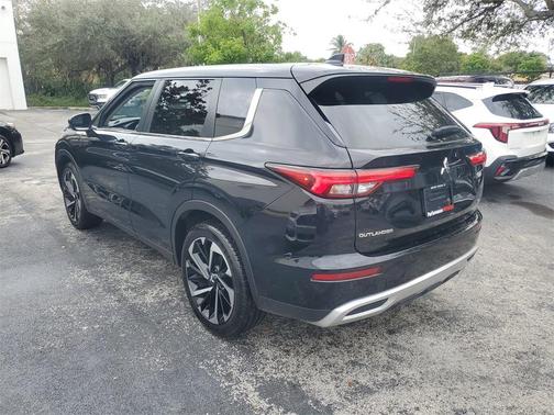 2024 Mitsubishi Outlander SE