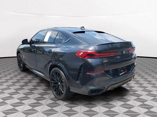 Black Sapphire Metallic 2022 BMW X6 M50i