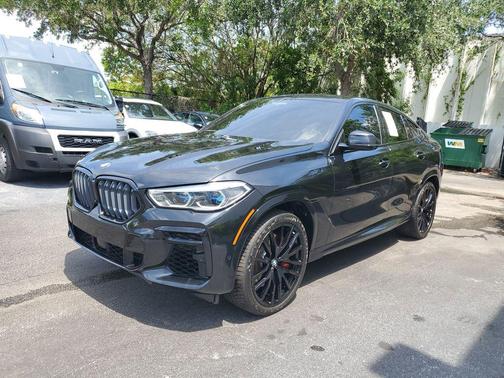 Black Sapphire Metallic 2022 BMW X6 M50i
