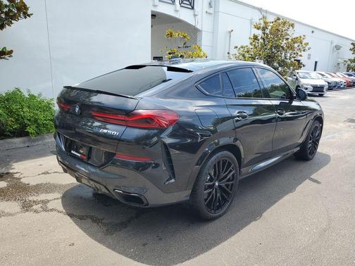 Black Sapphire Metallic 2022 BMW X6 M50i