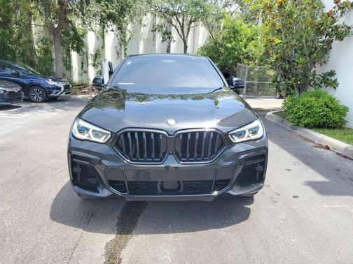 Black Sapphire Metallic 2022 BMW X6 M50i