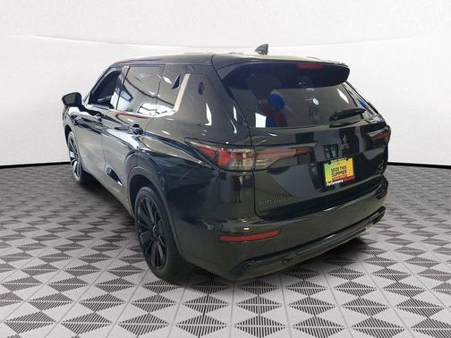 Black Diamond 2026 Mitsubishi Outlander LE