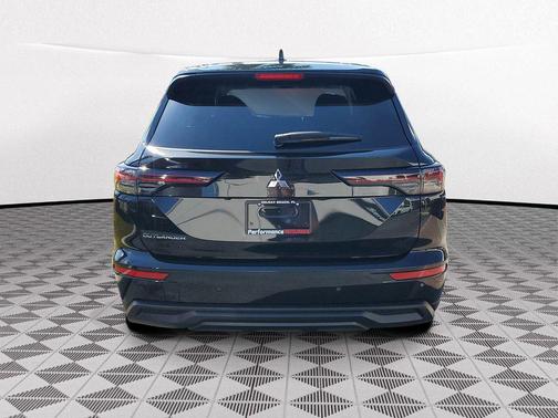 2026 Mitsubishi Outlander ES