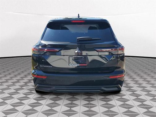 2026 Mitsubishi Outlander ES