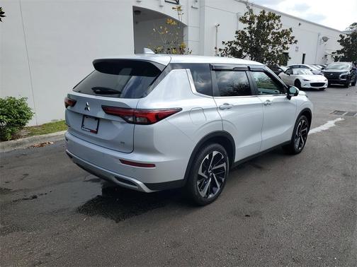 2023 Mitsubishi Outlander SE Special Edition