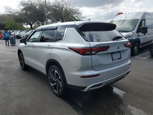 2023 Mitsubishi Outlander SE Special Edition