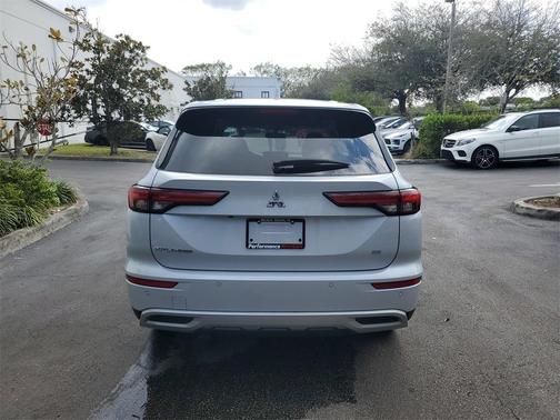 2023 Mitsubishi Outlander SE Special Edition