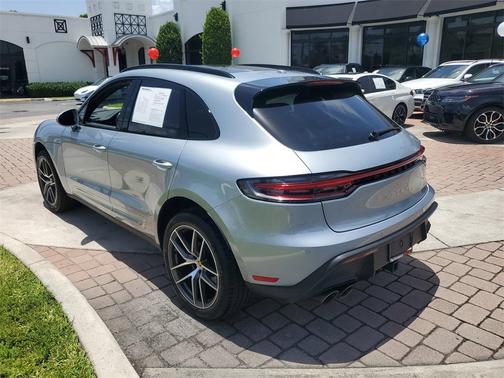 2023 Porsche Macan T