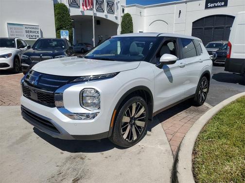 2025 Mitsubishi Outlander SE