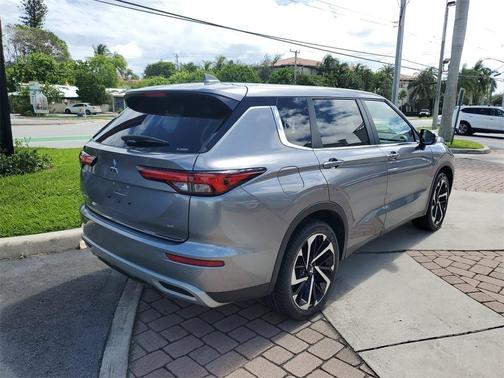 2022 Mitsubishi Outlander SE