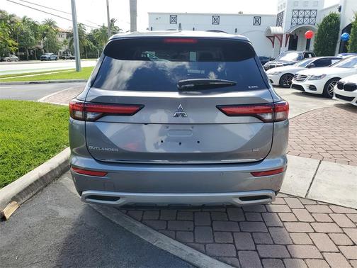 2022 Mitsubishi Outlander SE