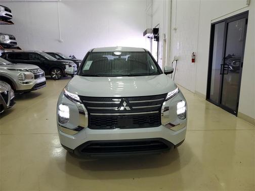 2025 Mitsubishi Outlander ES