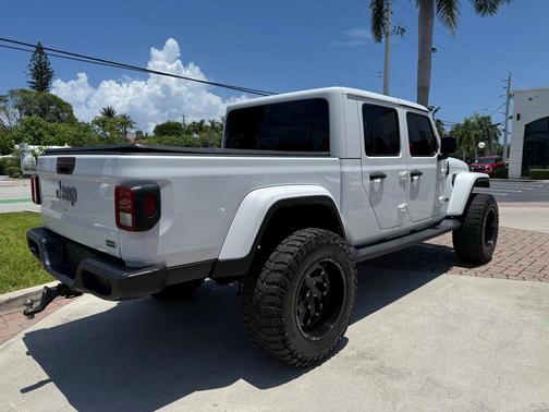2022 Jeep Gladiator Overland