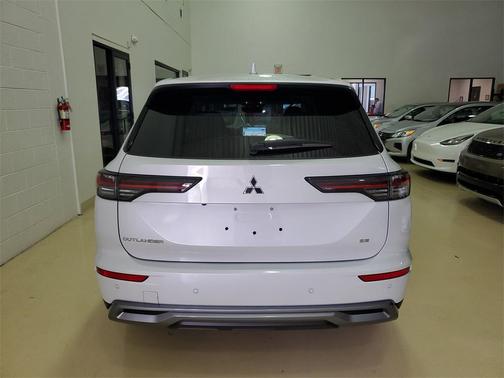2025 Mitsubishi Outlander SE