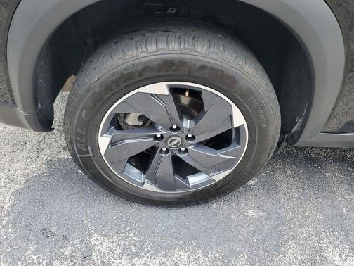 Super Black 2024 Nissan Rogue SV