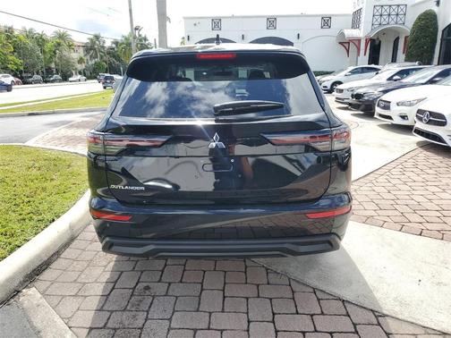 2025 Mitsubishi Outlander ES