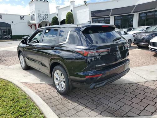 2025 Mitsubishi Outlander ES