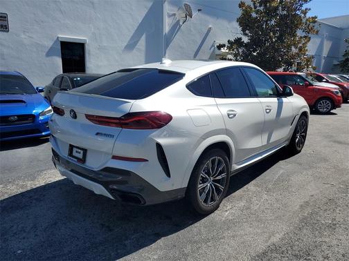 2021 BMW X6 M50i
