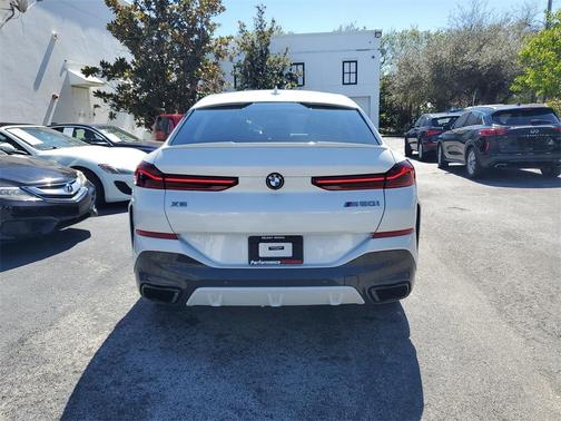 2021 BMW X6 M50i