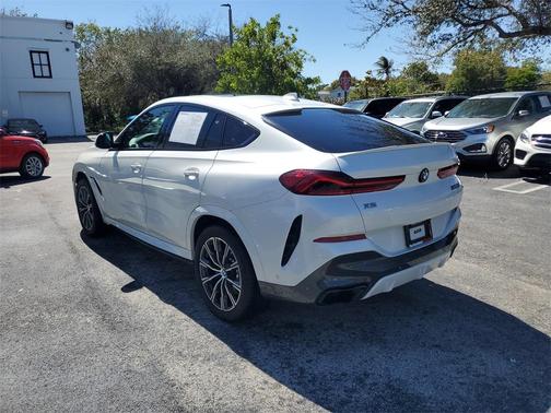2021 BMW X6 M50i
