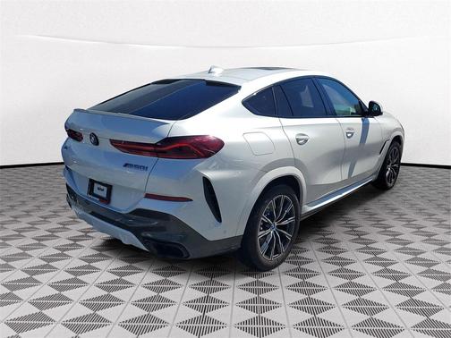 2021 BMW X6 M50i