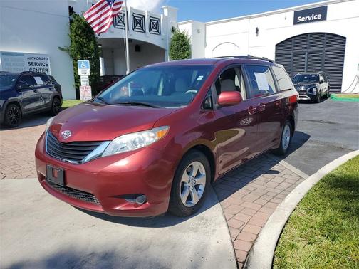 2013 Toyota Sienna LE