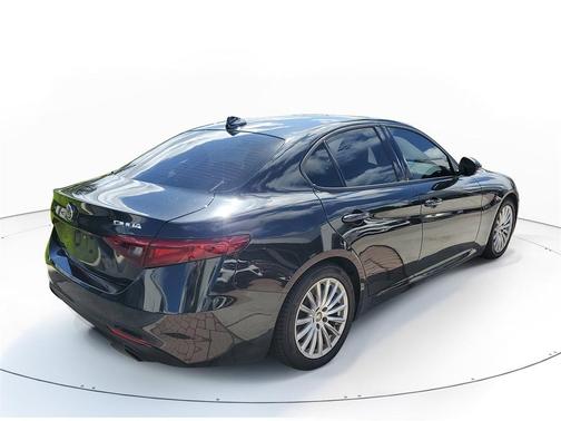 2022 Alfa Romeo Giulia Base