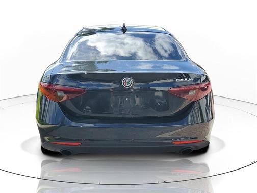 2022 Alfa Romeo Giulia Base