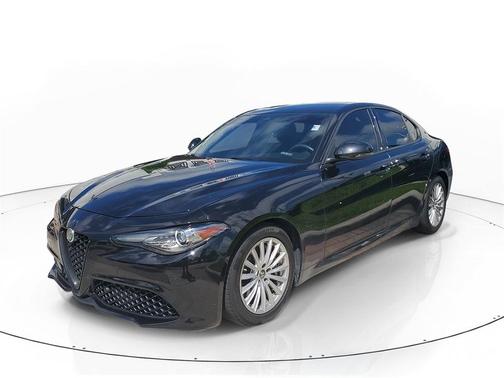 2022 Alfa Romeo Giulia Base