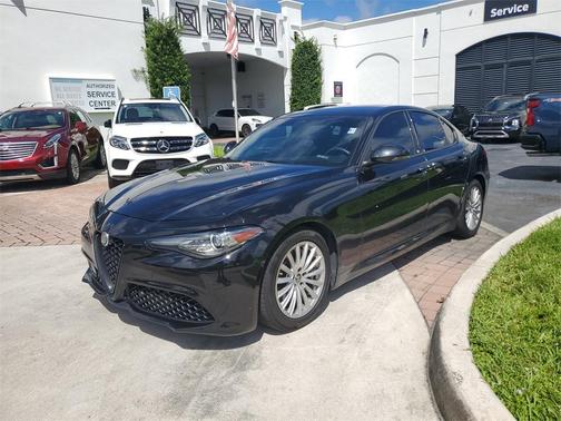 2022 Alfa Romeo Giulia Base