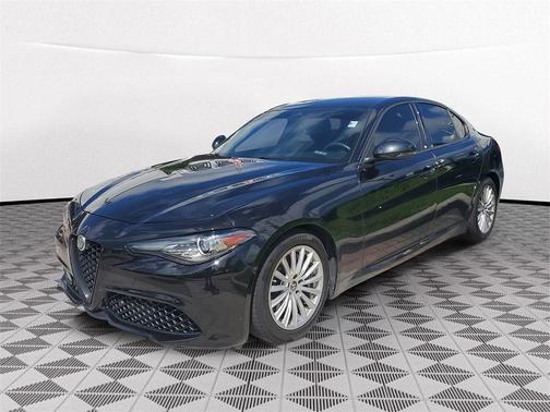 2022 Alfa Romeo Giulia Base