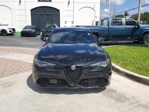 2022 Alfa Romeo Giulia Base