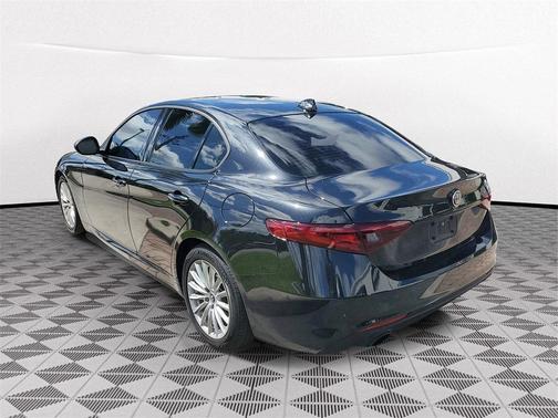 2022 Alfa Romeo Giulia Base