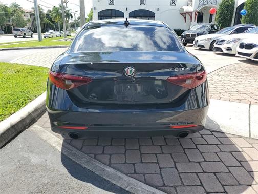 2022 Alfa Romeo Giulia Base