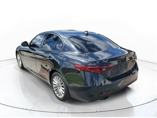 2022 Alfa Romeo Giulia Base