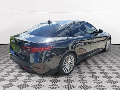 2022 Alfa Romeo Giulia Base