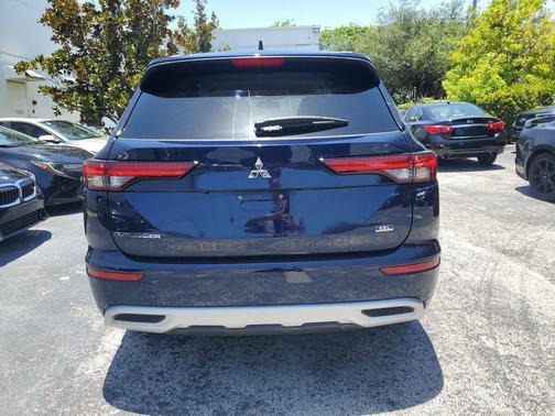 Cosmic Blue Metallic 2022 Mitsubishi Outlander SEL