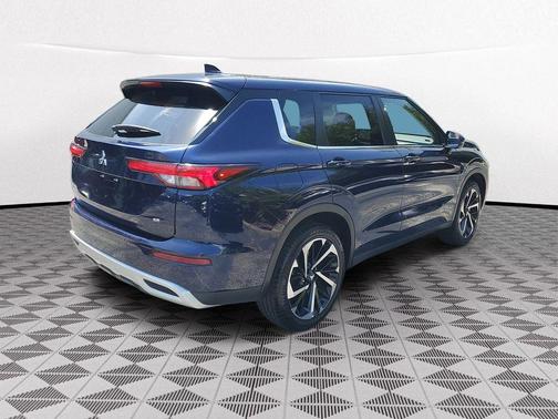 Cosmic Blue Metallic 2024 Mitsubishi Outlander SE