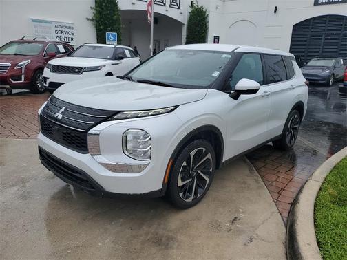 2022 Mitsubishi Outlander ES