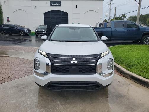 2022 Mitsubishi Outlander ES