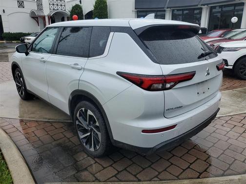 2022 Mitsubishi Outlander ES