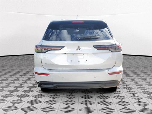 2026 Mitsubishi Outlander ES