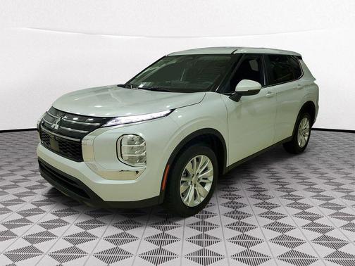 White Diamond 2026 Mitsubishi Outlander ES