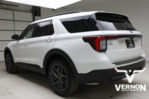 Star White Metallic Tri-Coat 2026 Ford Explorer ST-Line