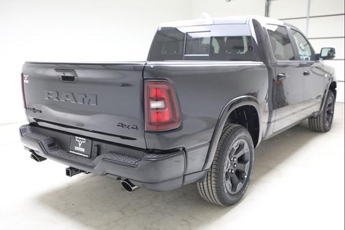 Diamond Black Crystal Pearlcoat 2026 RAM 1500 SLT
