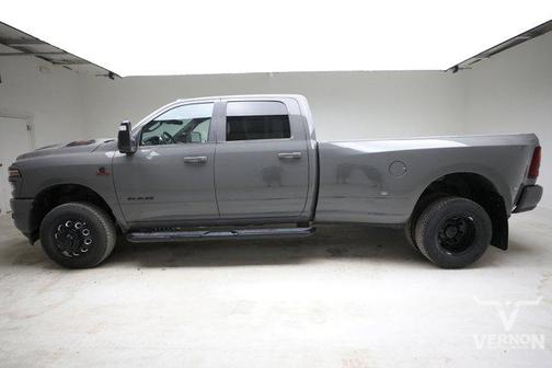 Ceramic Gray Clearcoat 2026 RAM 3500 Laramie Crew Cab 4x4 8' Box