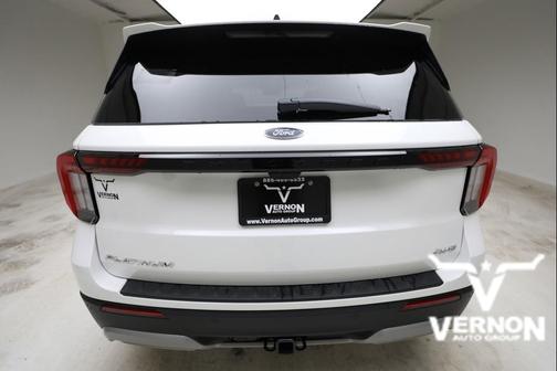 Star White Metallic Tri-Coat 2026 Ford Explorer Platinum