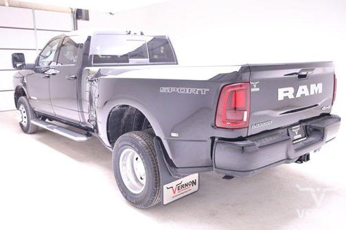2025 RAM 3500 Laramie Crew Cab 4x4 8' Box