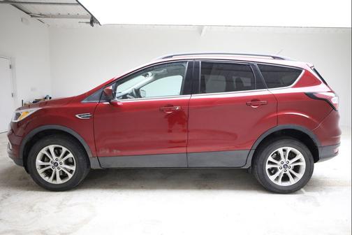 Ruby Red Metallic Tinted Clearcoat 2018 Ford Escape SE