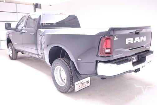 2025 RAM 3500 Big Horn Crew Cab 4x4 8' Box